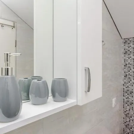 Apartment With A Swimming Pool - By Ta Leut Tourist Agency Privlaka (Zadar)