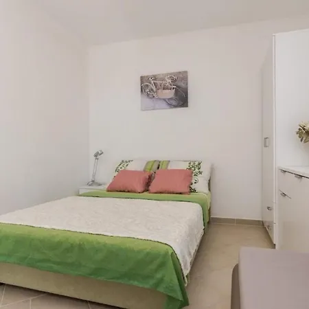 Apartment With A Swimming Pool - By Ta Leut Tourist Agency *