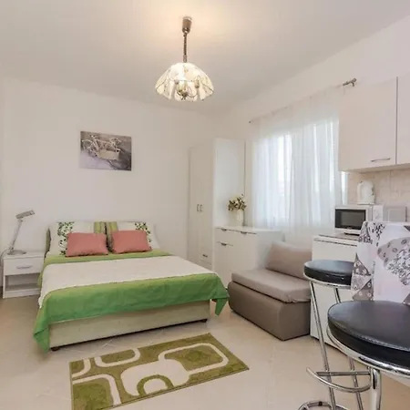 Apartment With A Swimming Pool - By Ta Leut Tourist Agency *
