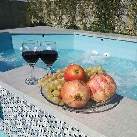 Apartamento With A Swimming Pool - By Ta Leut Tourist Agency *
