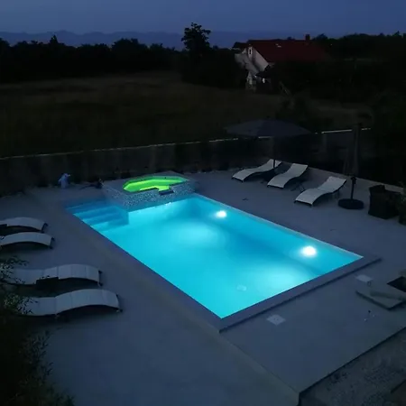 Apartment With A Swimming Pool - By Ta Leut Tourist Agency