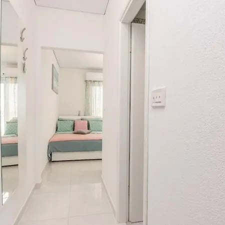 Apartamento With A Swimming Pool - By Ta Leut Tourist Agency *