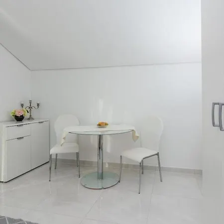 Apartment With A Swimming Pool - By Ta Leut Tourist Agency *