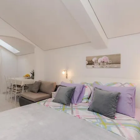 Apartment With A Swimming Pool - By Ta Leut Tourist Agency Privlaka (Zadar)