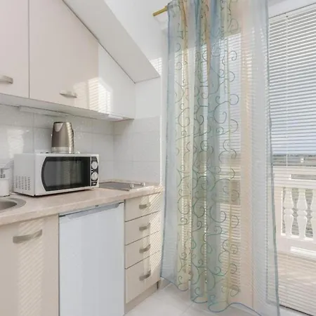 Apartment With A Swimming Pool - By Ta Leut Tourist Agency Privlaka (Zadar)