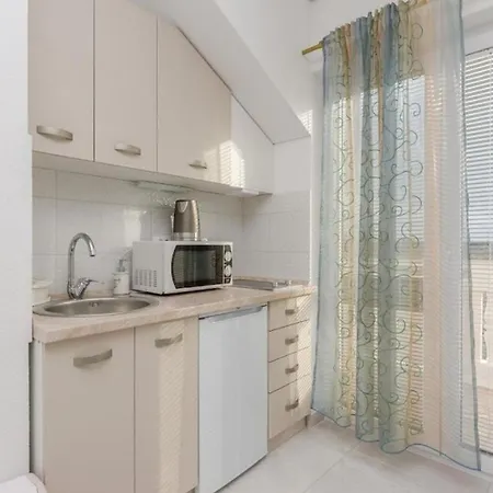 With A Swimming Pool - By Ta Leut Tourist Agency Apartment Privlaka (Zadar)
