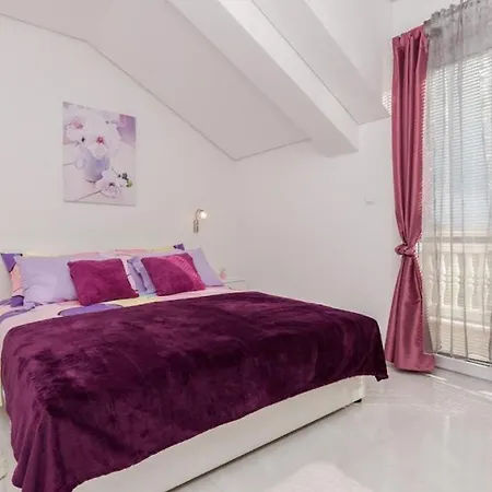 Apartment With A Swimming Pool - By Ta Leut Tourist Agency