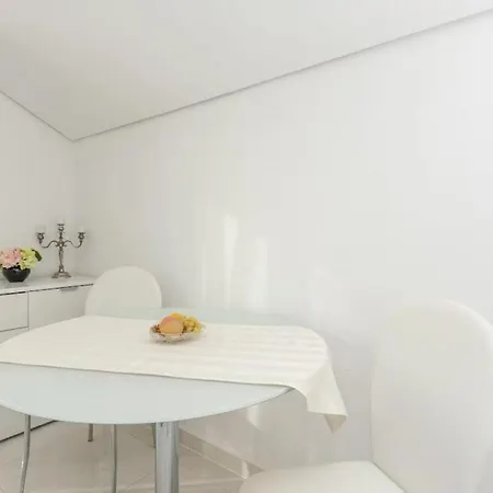 Apartment With A Swimming Pool - By Ta Leut Tourist Agency Privlaka (Zadar)